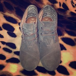 TOMS WEDGES